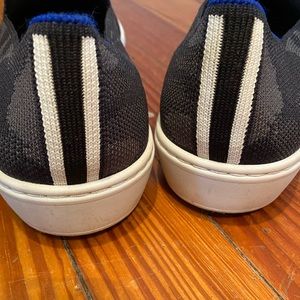 Rothy’s womens slip on camo print gym shoe. Gorgeous 7.5 women’s slip on shoe.